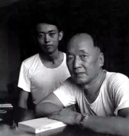 济与弟子张光直(1951年)而当初李济预设的"直系传人"正是亲儿子李光谟