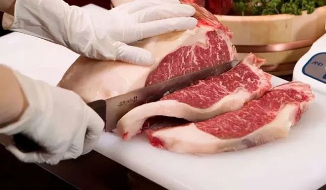 加盟商血亏却喂饱自己 钱大妈到底卖肉还是“割韭菜”(图2)