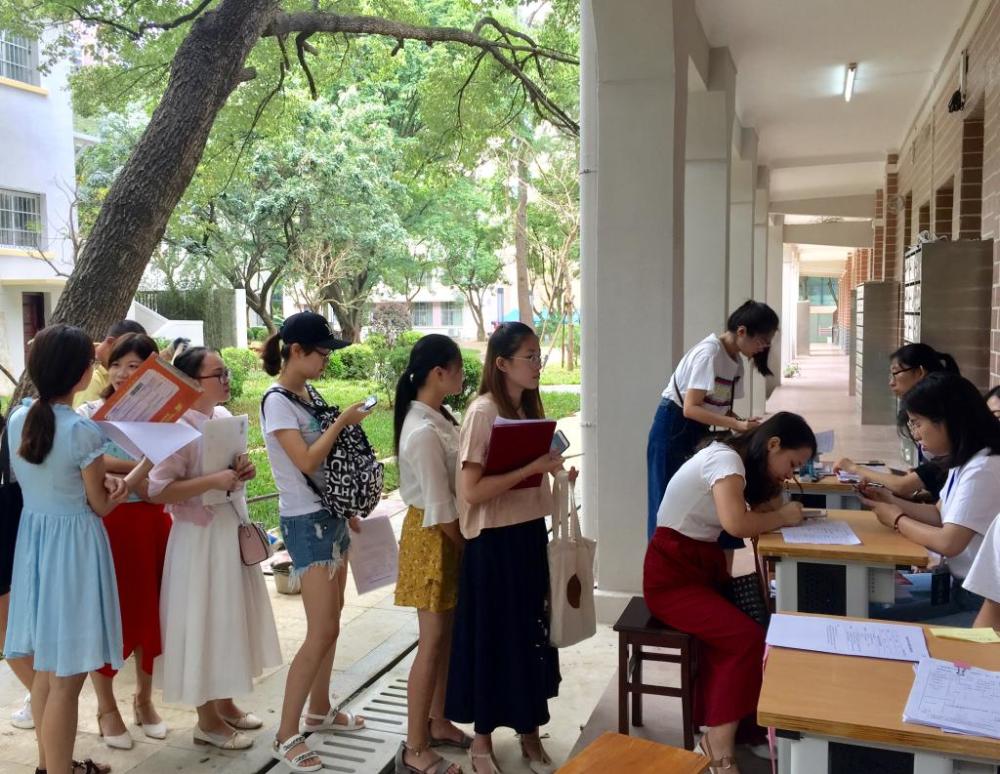 新生开学与往年有4大不同,大一新生要小心,千万别错过报道!