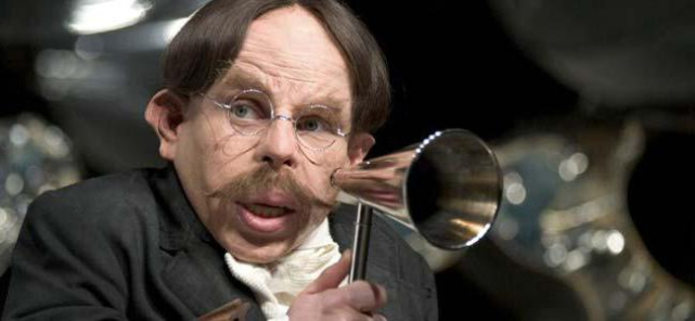 哈利波特为什么弗利维教授的形象在电影中发生了巨大变化