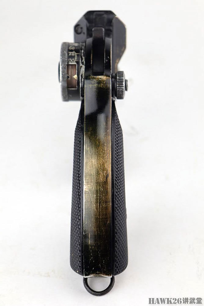 细看德国zflare信号枪采用特殊的线膛枪管可以发射杀伤榴弹