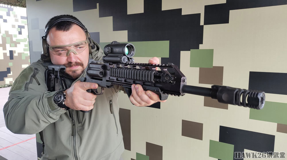 soo)专门为俄罗斯民用市场研制的mts-569狩猎转轮卡宾枪,发射12