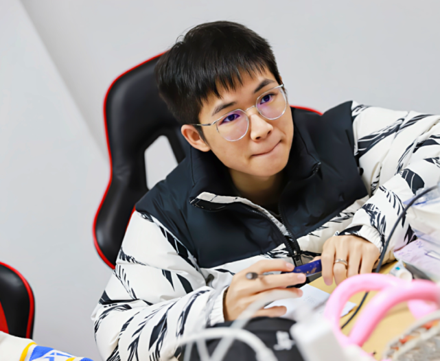 dyg久诚撞车萧玦,实力带飞队友,萧玦:我承认你很强