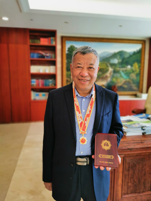 黄泽兰公开资料显示,黄泽兰,1955年7月出生于江西省崇义县,高中文化.