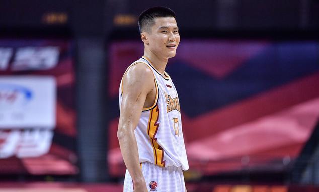 cba 19岁初登CBA，2度重伤仍不放弃，时隔4年重回家乡，他已证明自己