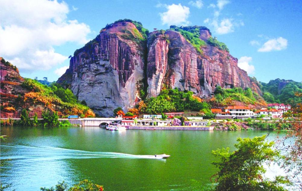 福建一处国家重点风景名胜区有5个旅游景区和73处旅游景点