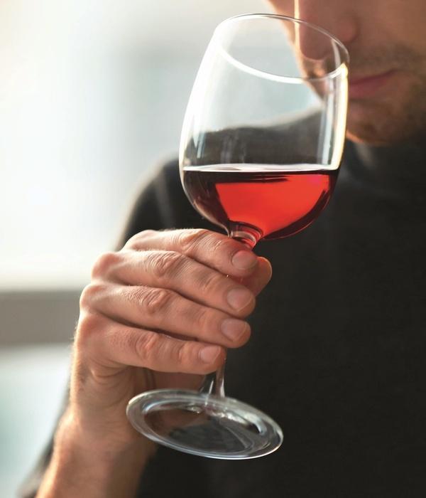 葡萄酒闻香有时会嗅觉麻木,如何清除鼻腔中残留的香气?