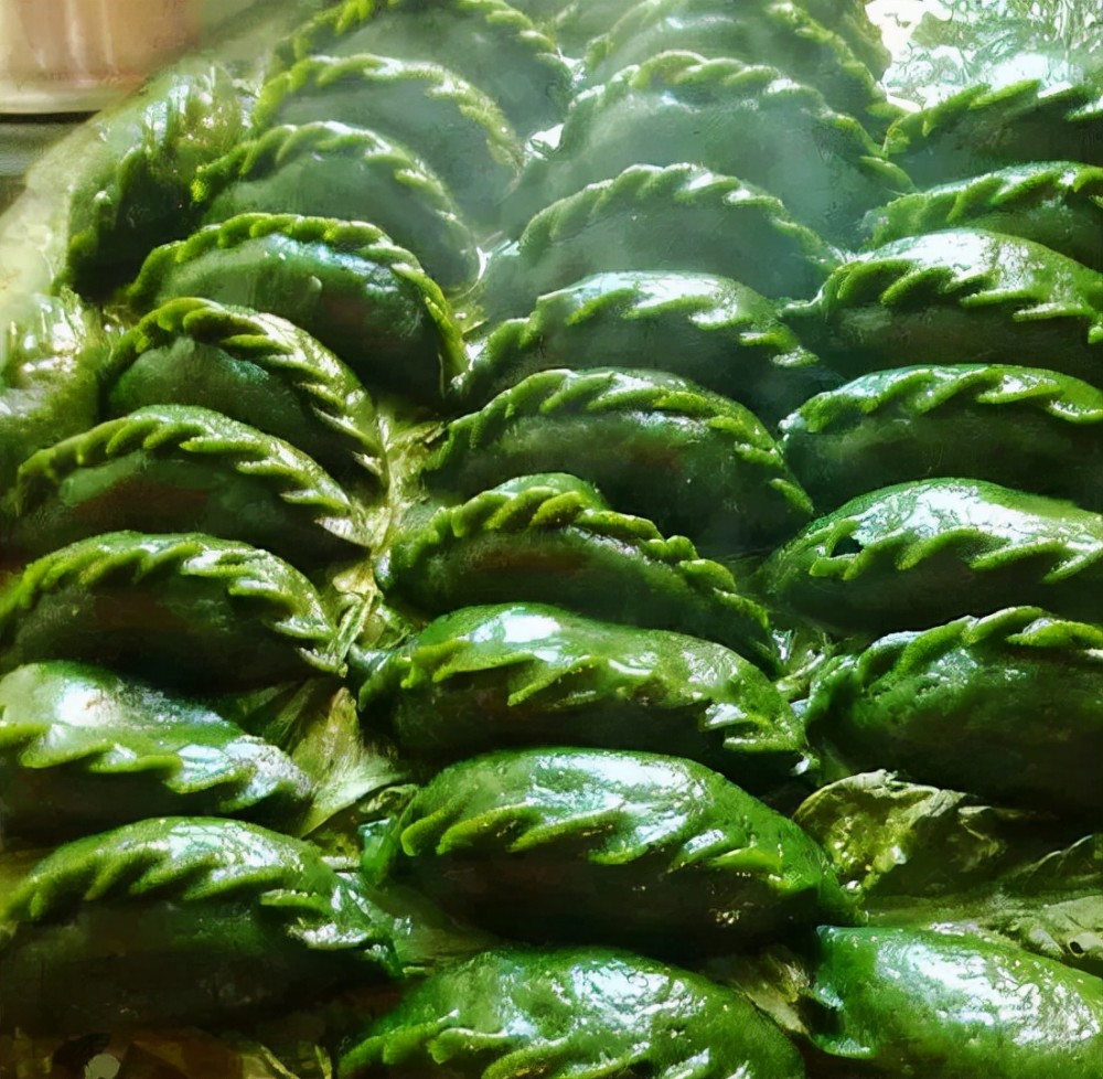 烧土鸡,葛根粉,龙虎山桃酥,灯盏果等美食都是鹰潭人对"吃货们"的馈赠