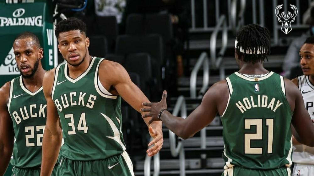 nba新赛季巡礼之雄鹿队阵容调整较小三叉戟是卫冕的关键