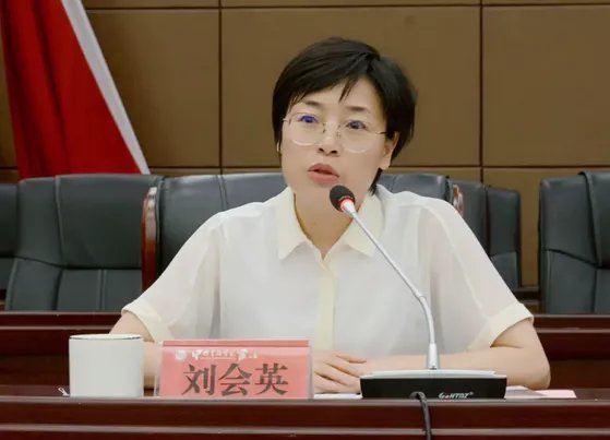 38岁时升正厅的她,当选市长