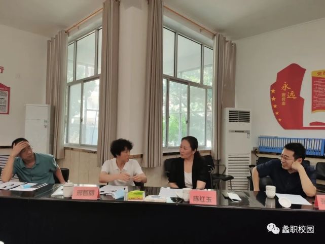 我县副县长陈红玉,教体局局长张亚强,副局长刘栋,办公室主任张洪涛,职