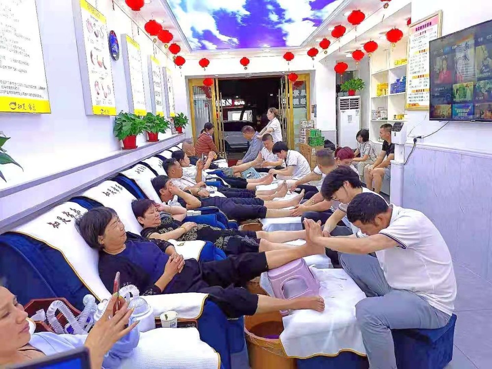 榜样力量知足常乐足道荣获多项荣誉成为年度最受瞩目的足疗新星