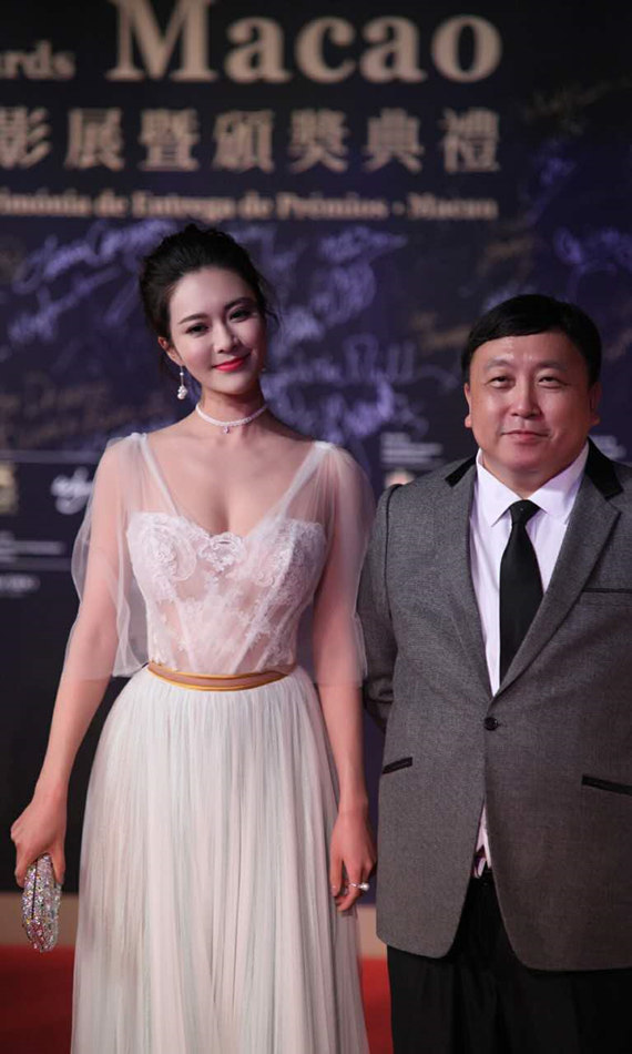 导演王晶老婆长啥样网友曝出美貌胜过邱淑贞真的是人生赢家啊