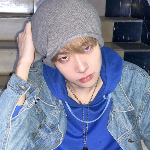 男生头像蓝色干净柔和