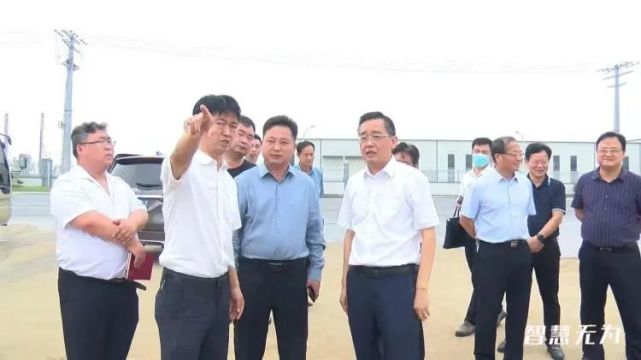市领导吴文斌,雍成武,马荣,周永志及比亚迪总裁办安徽主任林玉利参加.
