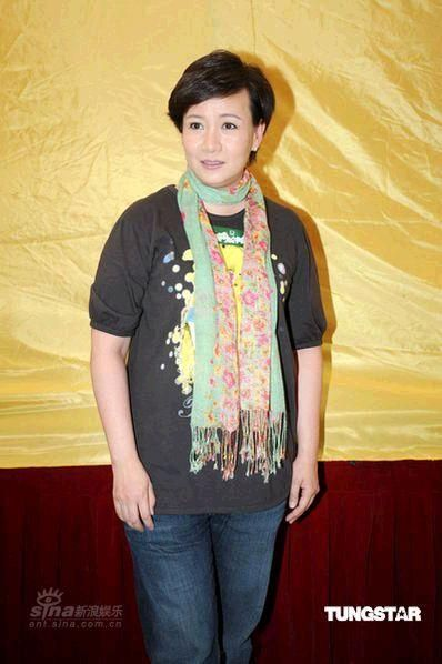 商天娥穿出了微胖美精髓深蓝色亮片连衣裙端庄稳重真贵气