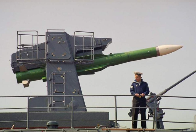 防空部队使用的是"山毛榉"m2型防空导弹,是萨姆-11的升级改进版本