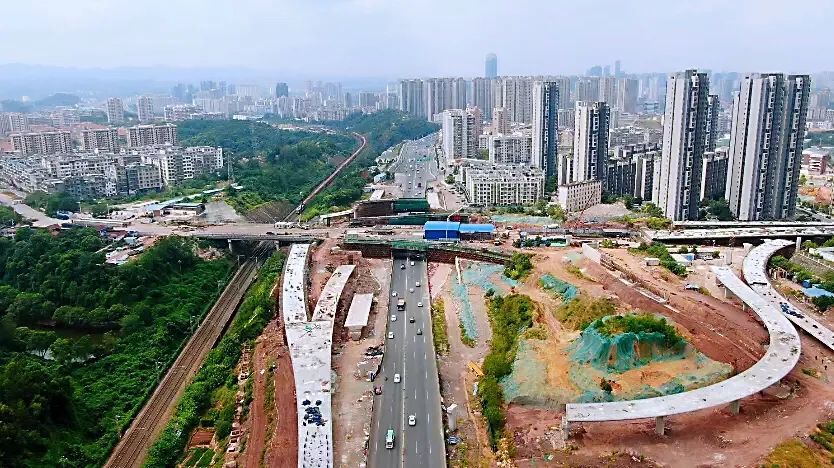 随着快速路建设的不断完善(赣州迎宾高架杨梅渡立交枢纽)人之上是桥