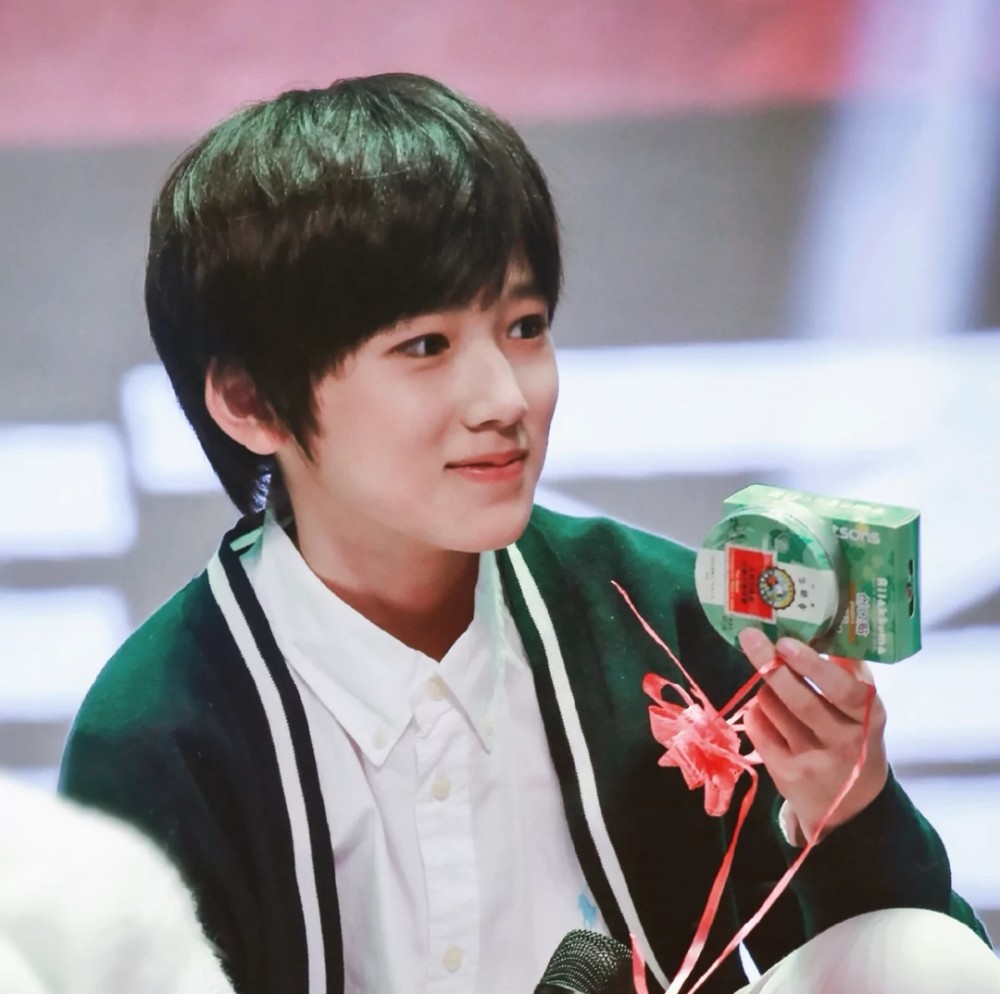 宋亚轩幼崽可爱头像壁纸