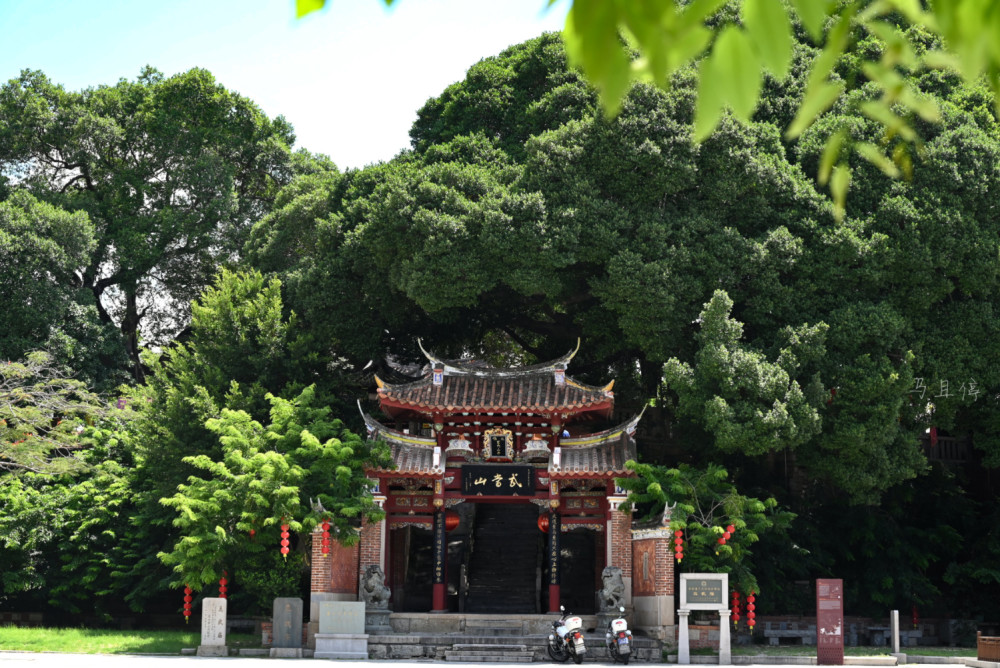 福建泉州有座特别的小庙游客不多却是世界遗产宋代石狮子很古朴