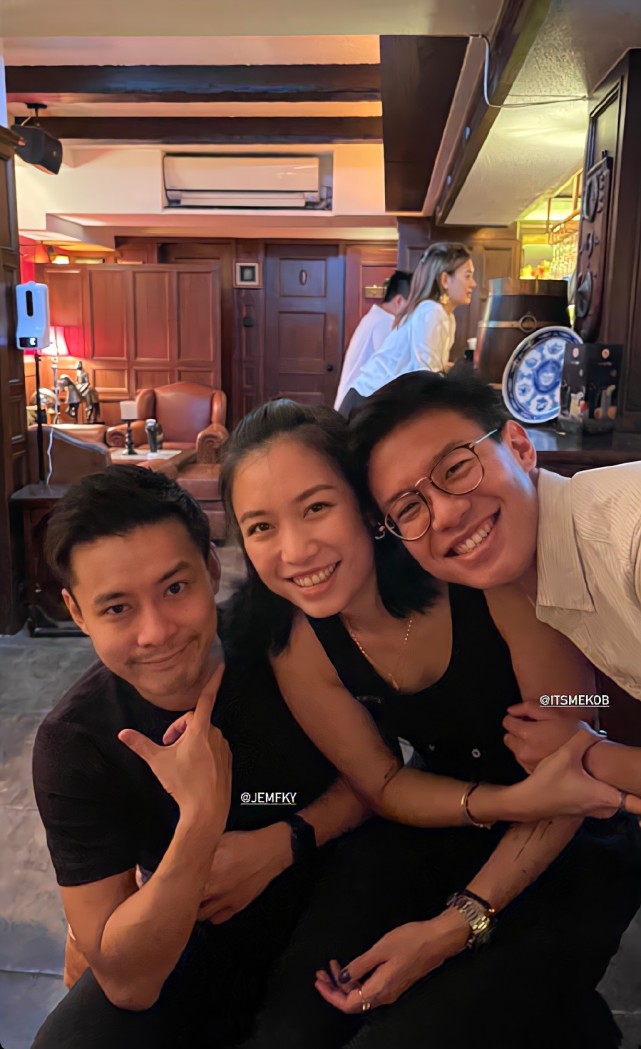 霍启仁与霍启刚,霍启山为朱玲玲庆生后,又在女友的账号中出镜了