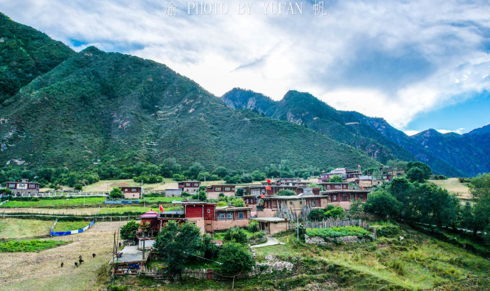 岗托村,西藏第一面红旗升起之地,如今旧貌换新颜,美如世外桃源