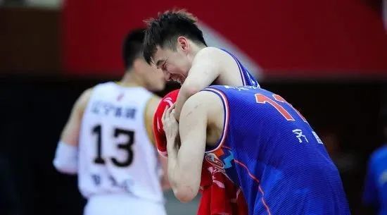 齐麟 赶紧去打NBA！99年新星真炸！再见周琦！他能成球队新老大