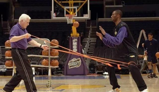罚球 NBA球员的训练有多疯狂？姚明扣篮1小时，阿里纳斯罚球10万次