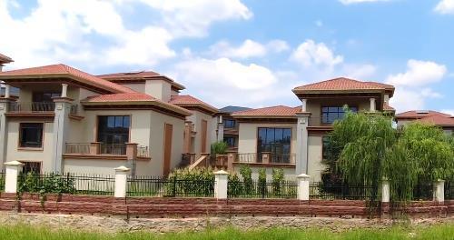 宁夏银川发现烂尾别墅群,近百栋无人居住,到底怎么回事?