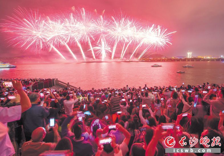 全国人口过千万的城市_中国共有11个城市人口突破千万,广东省东莞市绝对是与(2)
