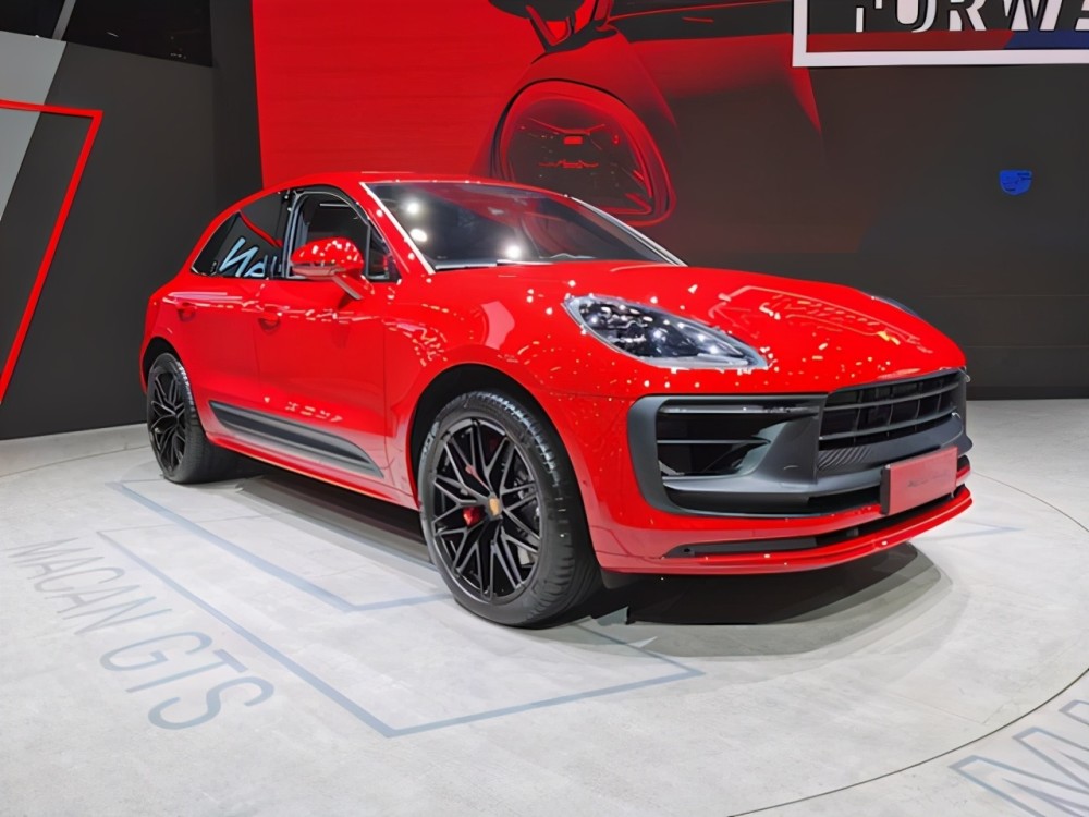 保时捷膨胀了 紧凑suv卖100万 440马力带空悬 无线充电需选装 全网搜