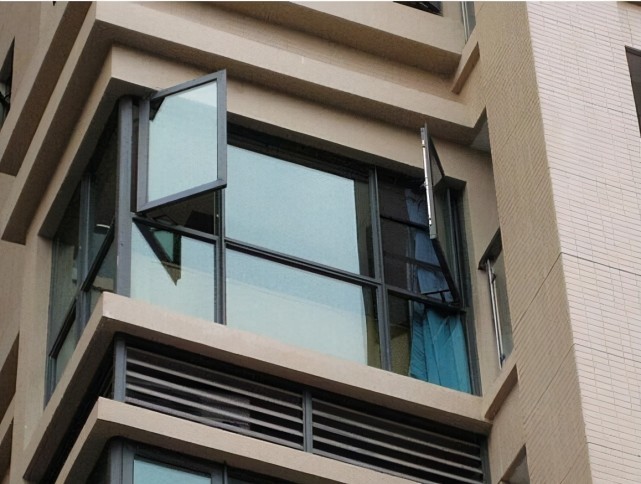 封阳台如今流行用断桥铝门窗，能隔热也能隔音，难怪价格高了(图3)