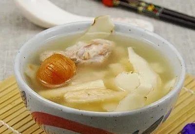 秋季皮肤干燥瘙痒记住三个护肤要点推荐三款润肤养颜汤