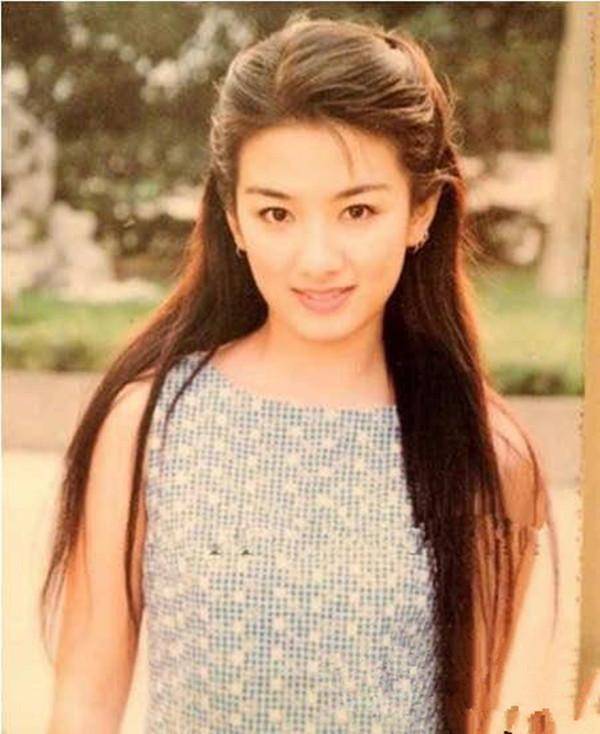 本以为汪雨会和黄奕在一起,没想到他却看上了赵薇戏中的闺蜜李钰,李钰