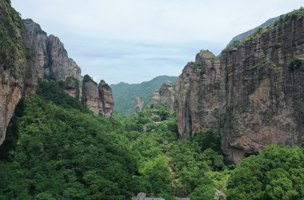央视聚焦:"中国第一旅游博主"徐霞客三次打卡温州雁荡山!