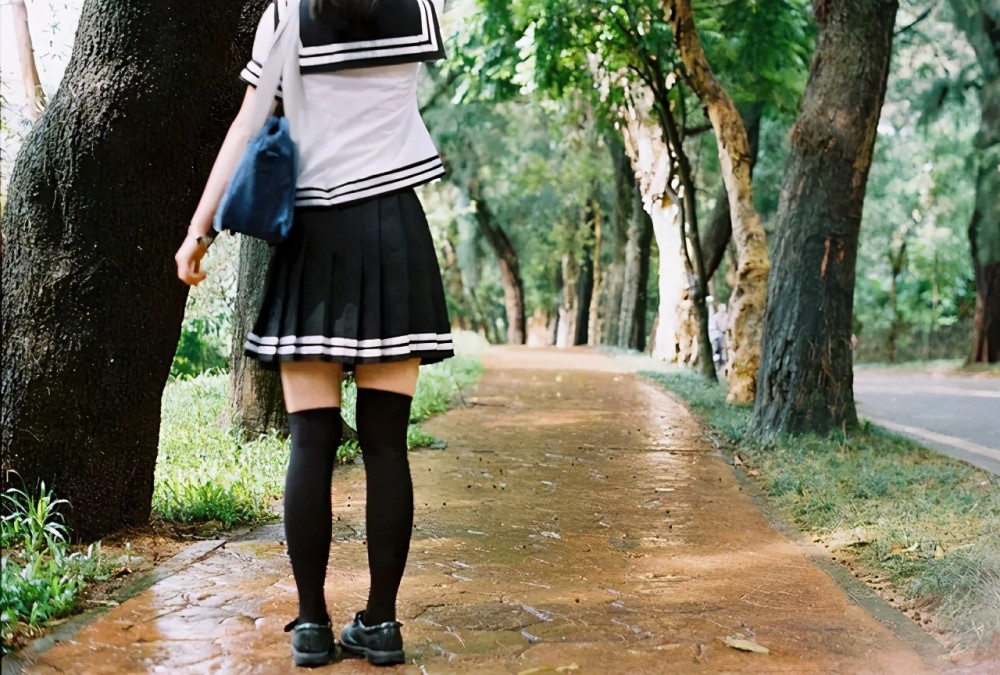 日本人到底有多矮小?174厘米的身高,竟是其百年难遇的女巨人