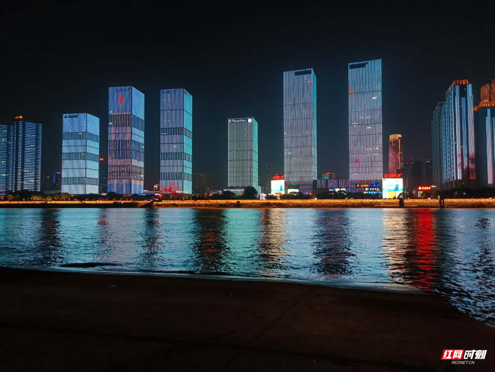 长沙的晚上有多美,请到橘子洲看美轮美奂的湘江夜景