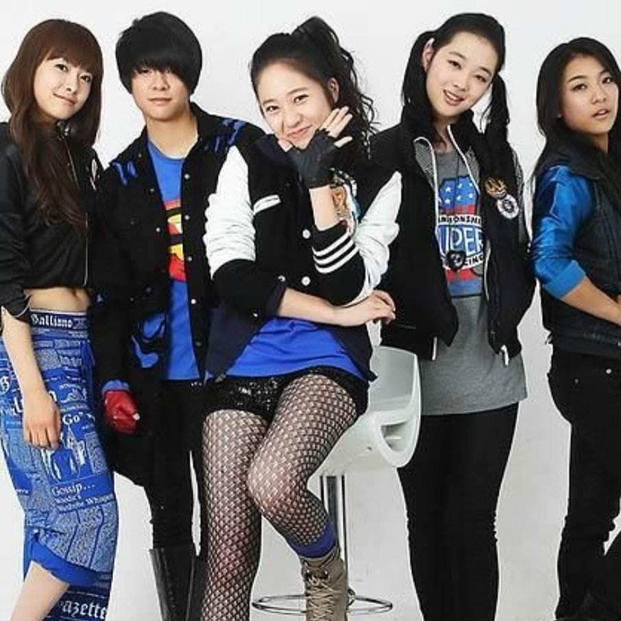 永远的五人f(x)和已故雪莉也一起祝贺"出道12周年"