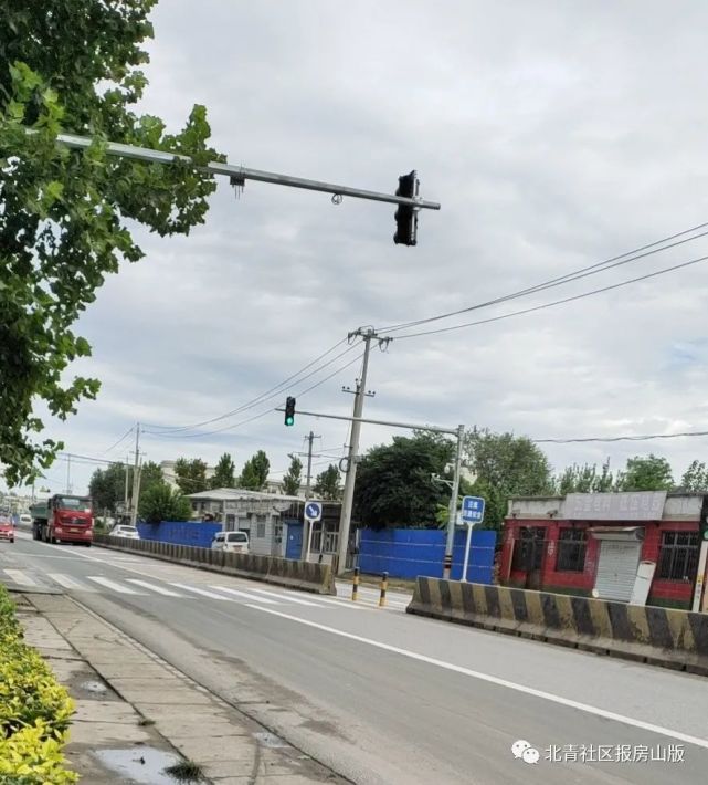 房山一地发生车祸一年逾七旬老太被撞家属紧急求助寻找目击者和肇事