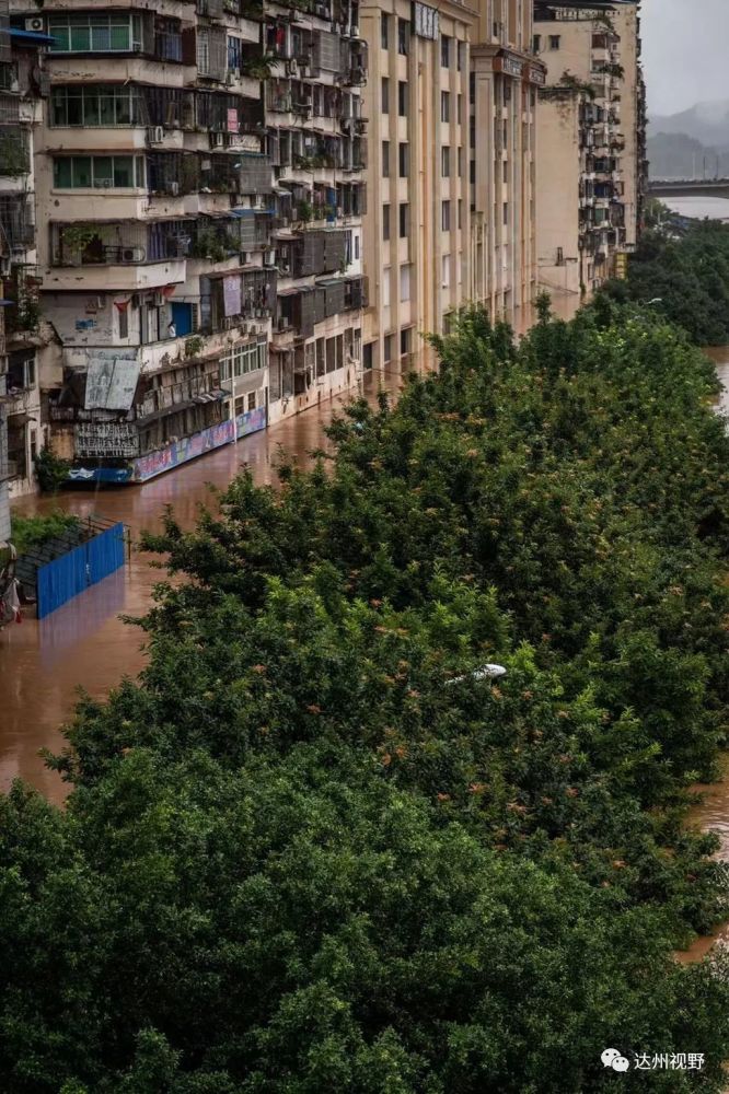 渠县状元桥明月大桥流江河汇入渠江6日上午,达州辖区降雨趋缓.