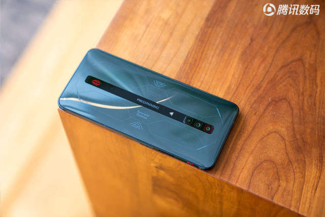 红魔6spro上手纯种游戏手机是如何压制骁龙888的发热量的