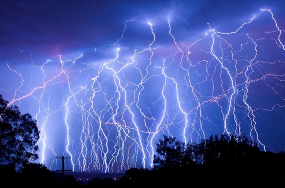 浙江女子骑车被闪电击身亡,被雷电击中是什么感觉?