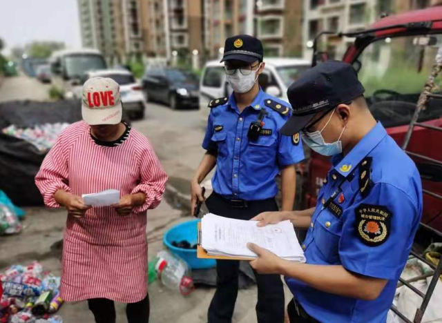 北京城管部门开展"秋风行动",专项整治占道经营