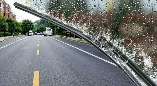 雨天开车小技巧以及下雨天开车时有哪些注意事项