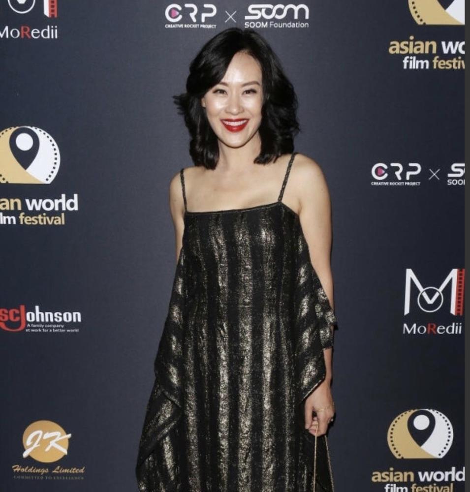 邬君梅是阿姨辈骄傲黑色和紫色拼接礼服华丽高级成熟稳重