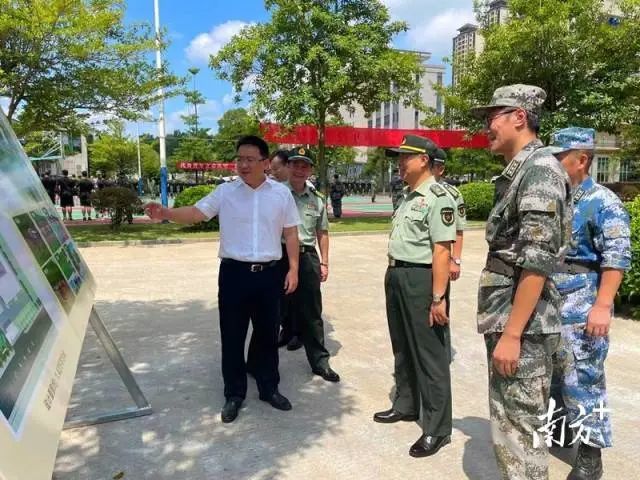 广东省军区司令员周河率队调研新兴,强调促进武装工作