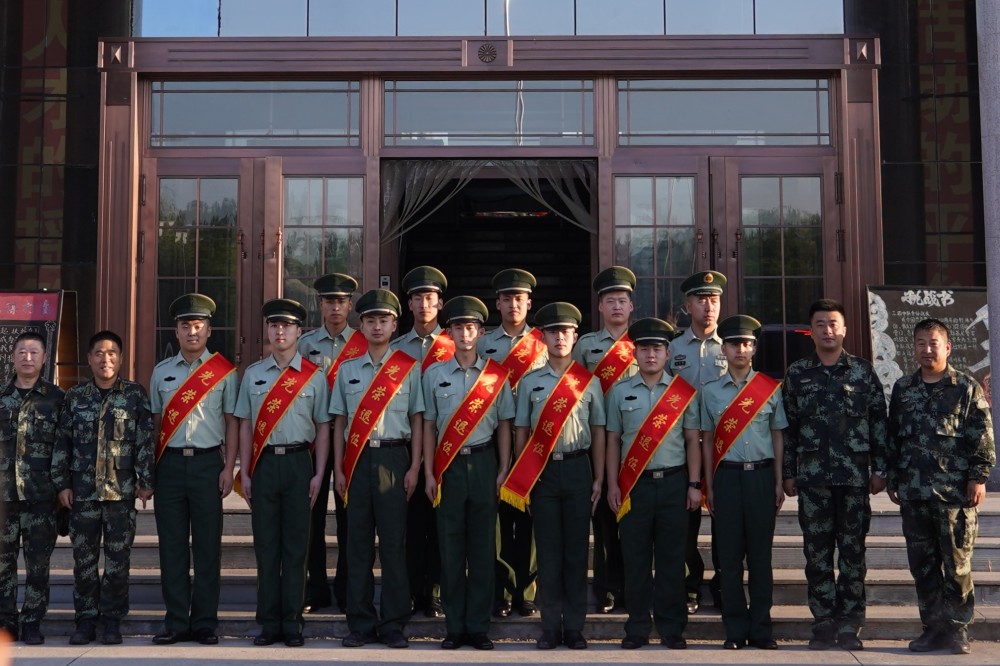 武警黑龙江总队:新警官送老兵