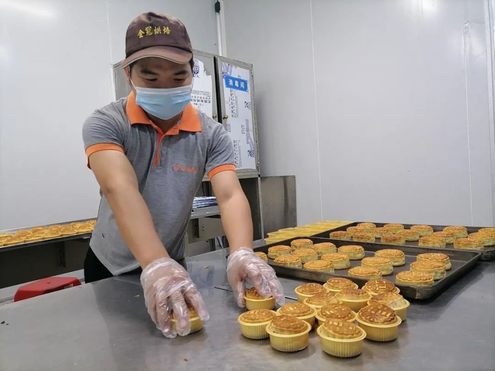 云浮广式传统月饼迎来生产高峰