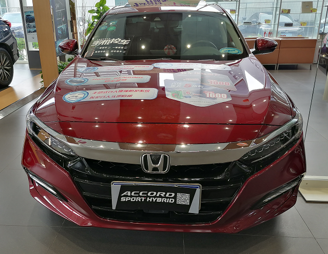 体验大红色雅阁外观溜背颜值高内饰设计真没劲这优惠咋样