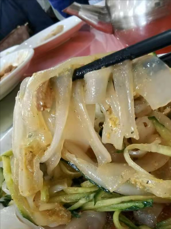 天津一家百年清真老店,汤面蒸饺做的地道,是老食客的最爱